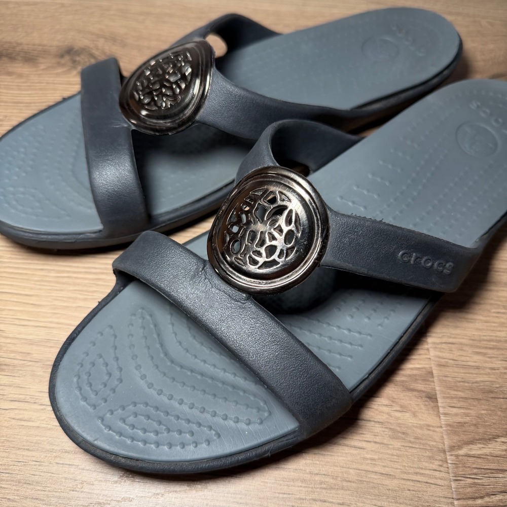Crocs Sanrah Metal Block Flat Sandals Black Charcoal Metallic Womens 11  comfort